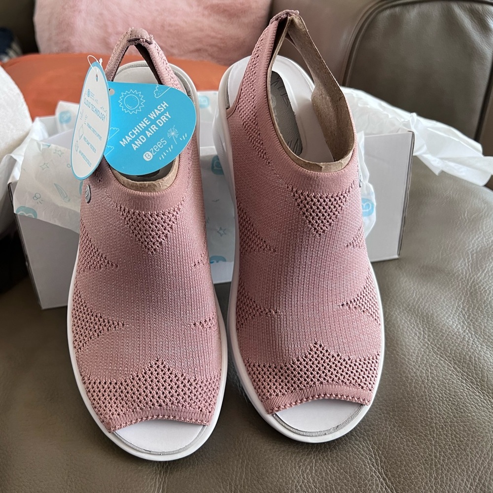 Bzees secret wedge sandal size 7